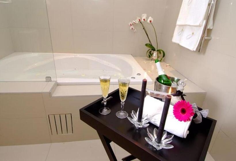 Deluxe Szoba Kind Size Bed, Sanchia Luxury Guesthouse