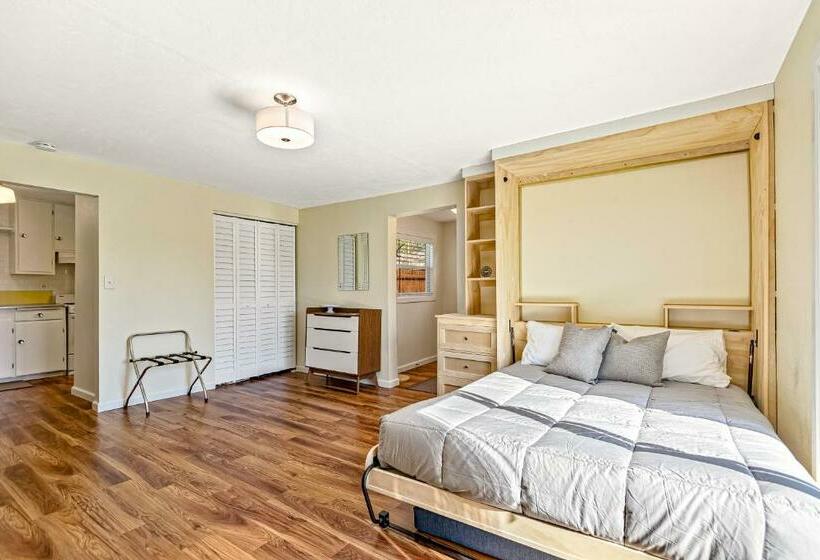 标准工作室, Bayview Tiny Cabin