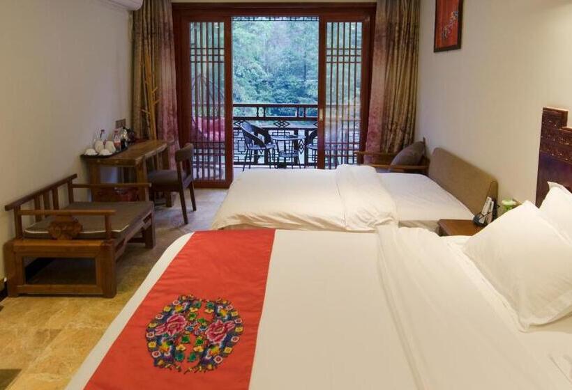 Номер Deluxe с Балконом, Fenghuang Tujia Ethnic Minority River View