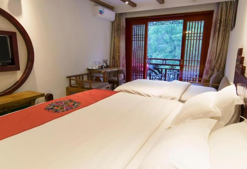 발코니 디럭스 룸, Fenghuang Tujia Ethnic Minority River View