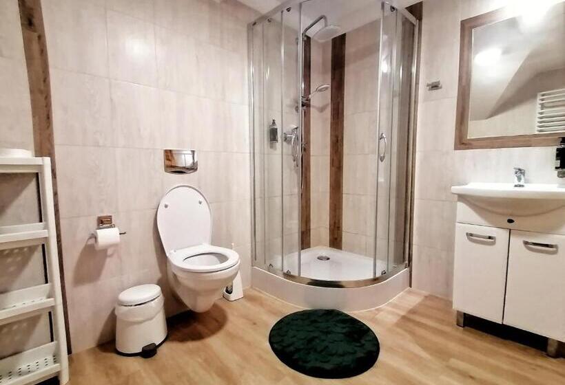 Люкс с Балконом, Pokoje I Domki Na Szlaku