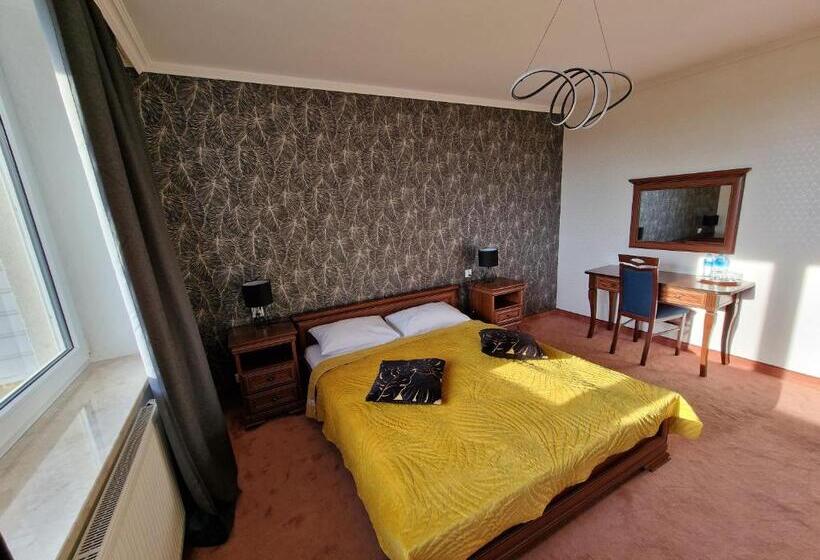 Номер Deluxe, Podróżnik