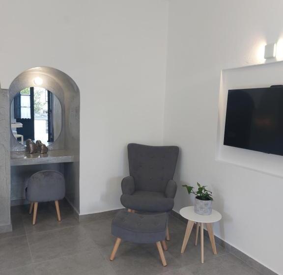 استودیوی سوپریور, Anthonas Apartments