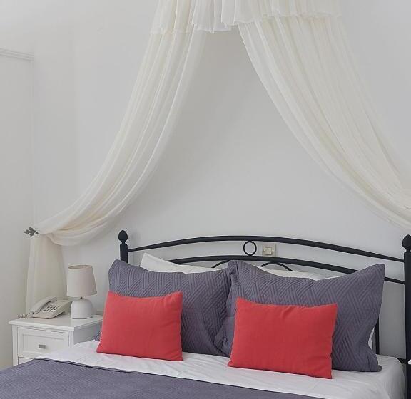 استودیوی استاندارد, Anthonas Apartments