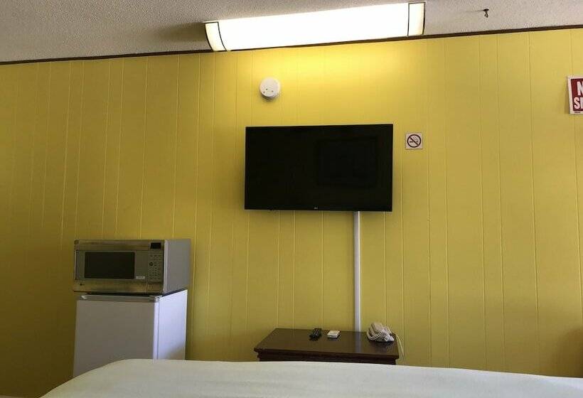 带2个双人床的标准工作室, Heritage Inn Mahomet