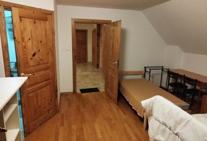 Дом 4 Спальни, Twój Azyl