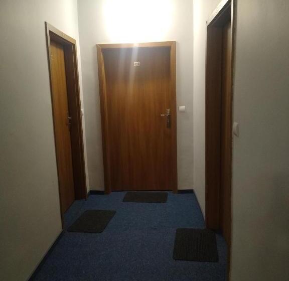 Номер Стандарт Трехместный, Zajazd Eljan Centrum Noclegowe