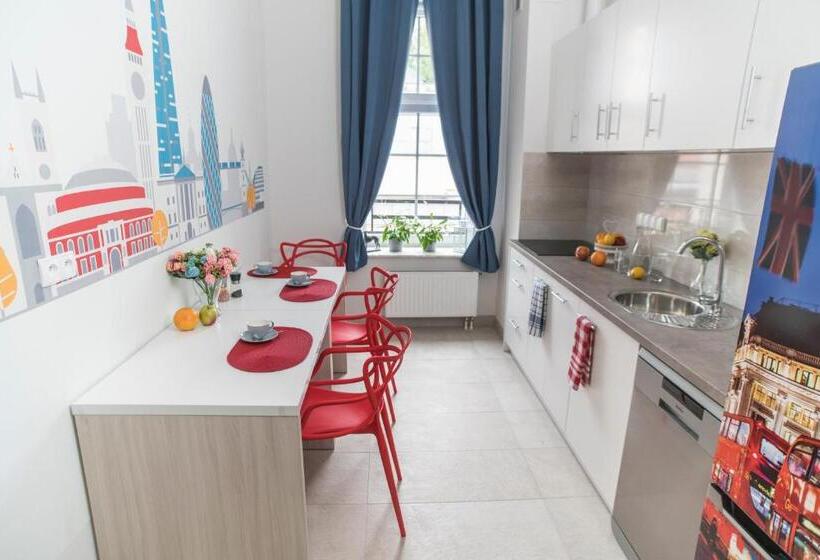 اتاق استاندارد چهارنفره با سرویس بهداشتی مشترک, Hostel Night O Clock   Restauracja, Parking I Darmowa Siłownia