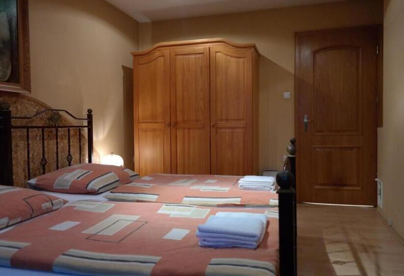 اتاق لوکس, Villamirage