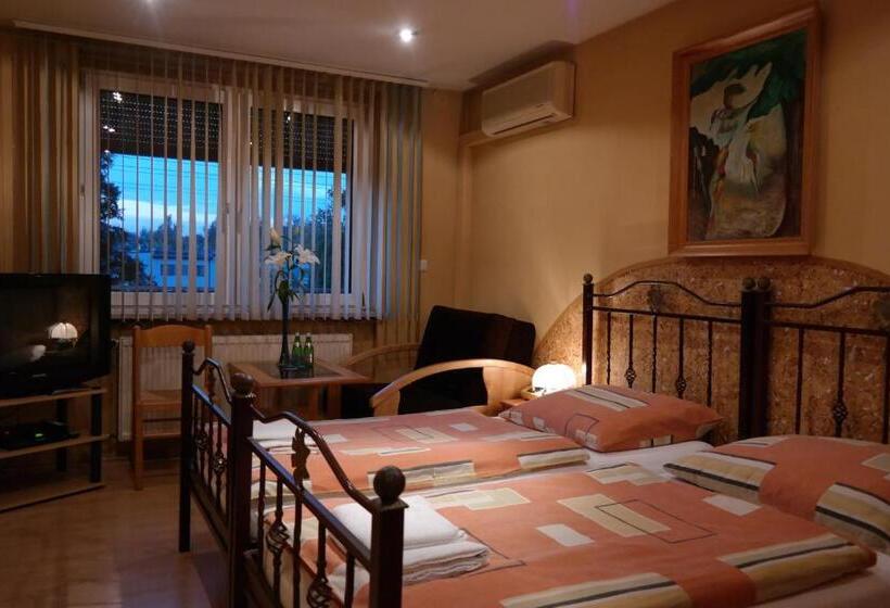 اتاق لوکس, Villamirage
