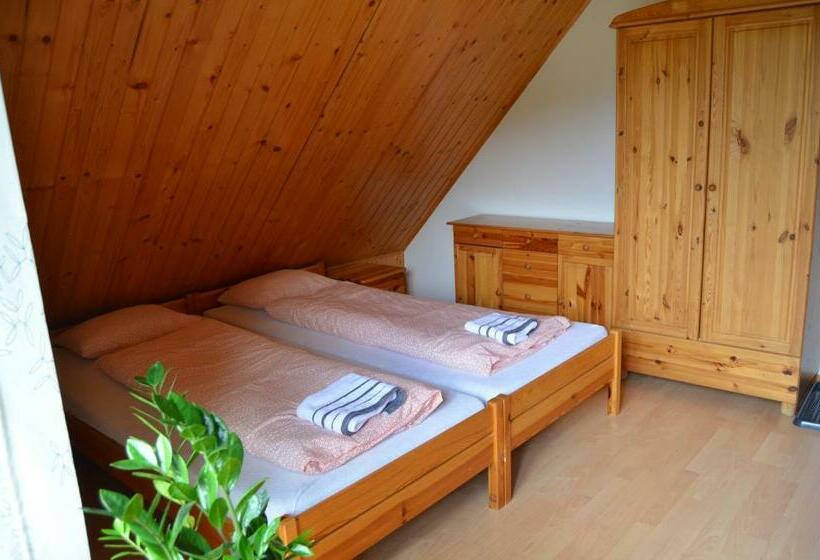 غرفة قياسية رباعية حمام مشترك, Jałowcówka Centrum Aktywności Psychoruchowej