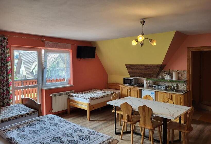 Студио Стандарт с Балконом, Apartamenty I Pokoje Gościnne Nowita