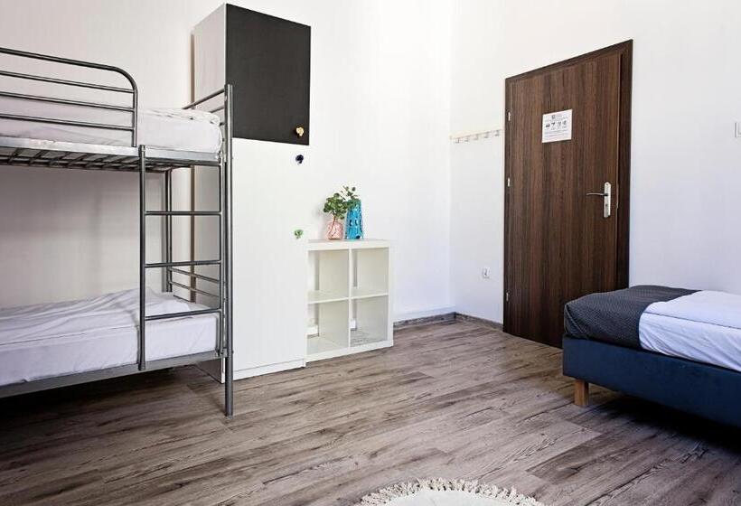 Четырехместный Номер Стандарт, Hostel Królewska