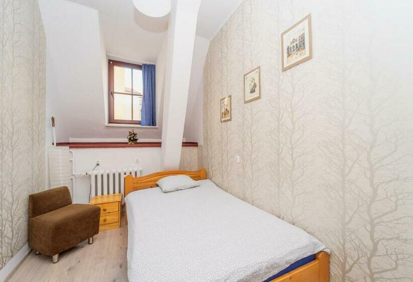 اتاق استاندارد یک نفره, Hostel Universus