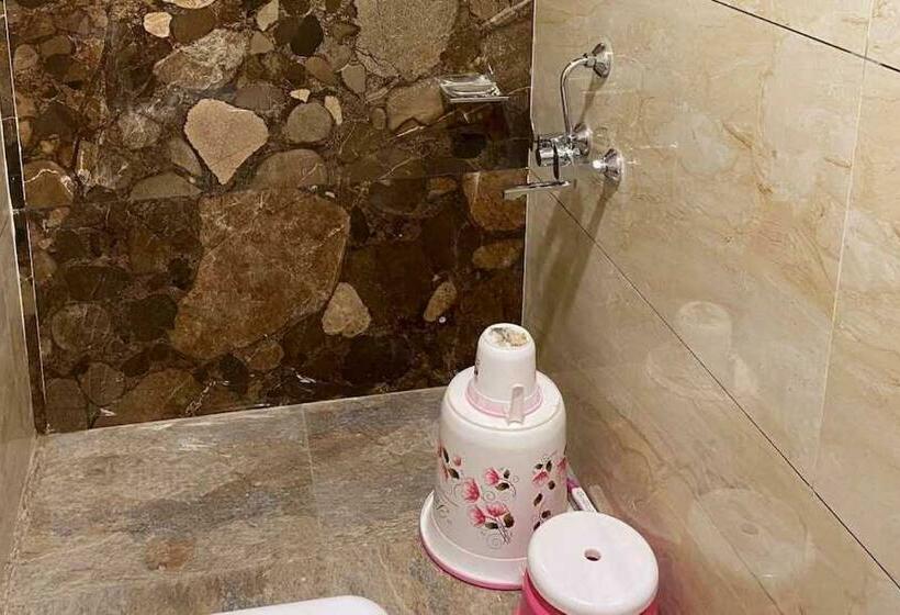 اتاق کلاسیک سه تخته, Oyo 80756  Pardesi