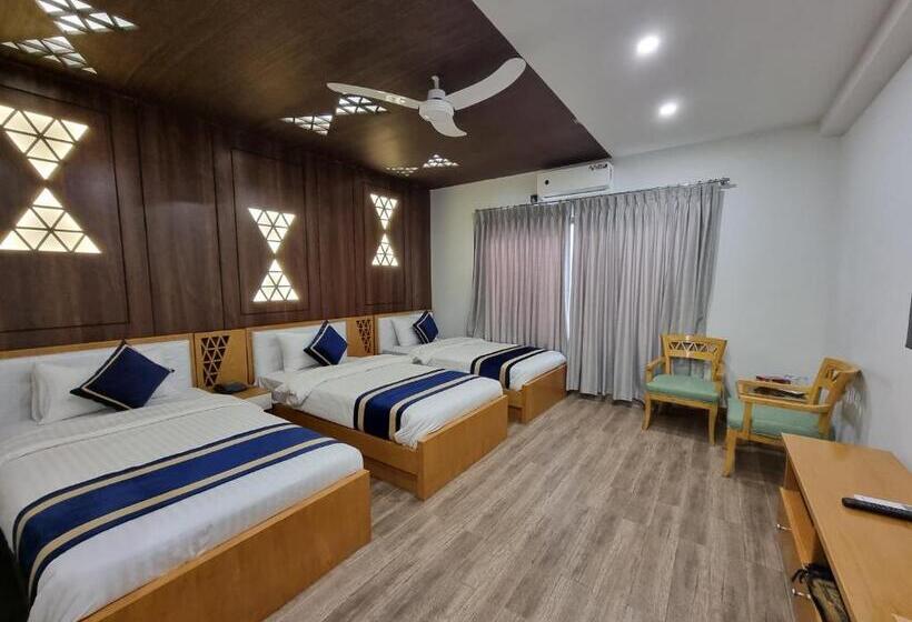 豪华三人间, Grand Hotel Quetta