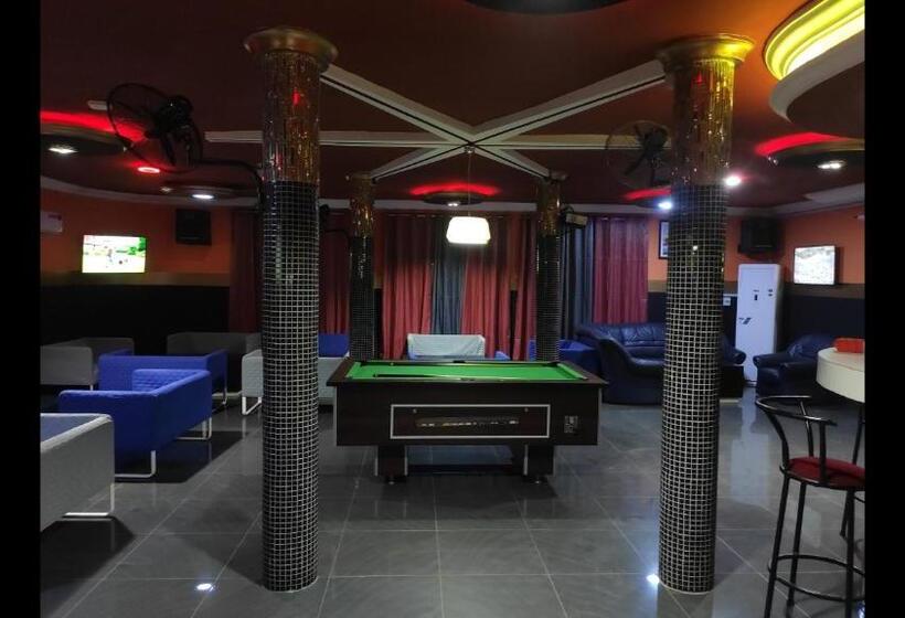 اتاق استاندارد سه نفره, Room In Guest Room   Deluxe Twin Beds That Sleeps 3 In Royal Blue Guest House And Bar