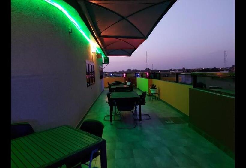 اتاق استاندارد سه نفره, Room In Guest Room   Deluxe Twin Beds That Sleeps 3 In Royal Blue Guest House And Bar