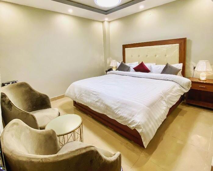 اتاق لوکس با تخت بزرگ, Grand Luxury Hotel Multan