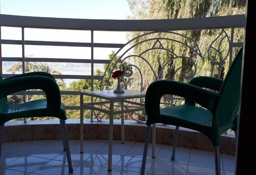 اتاق استاندارد با بالکن, New Pola