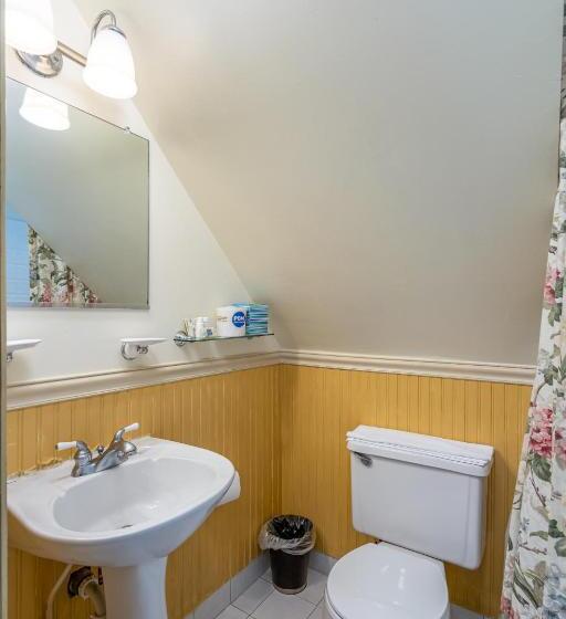 Семейный Номер, Cedars Of Williamsburg Bed & Breakfast