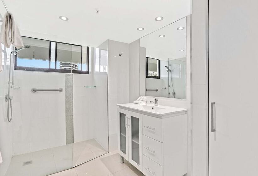 Апартаменты 3 Спальни, De Ville Apartments