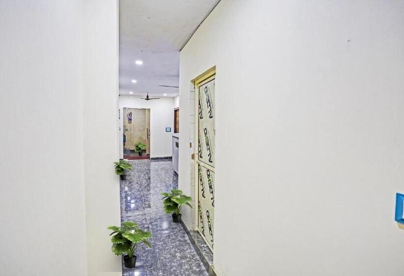 トリプルクラシックルーム, Flagship Royal Palace Guest House Near Vishwa Vidyalaya Metro Station