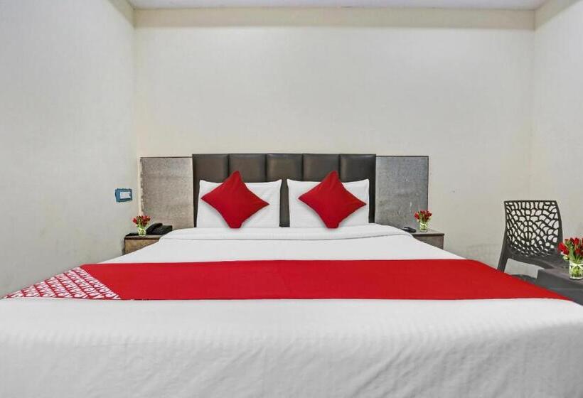 トリプルクラシックルーム, Flagship Royal Palace Guest House Near Vishwa Vidyalaya Metro Station