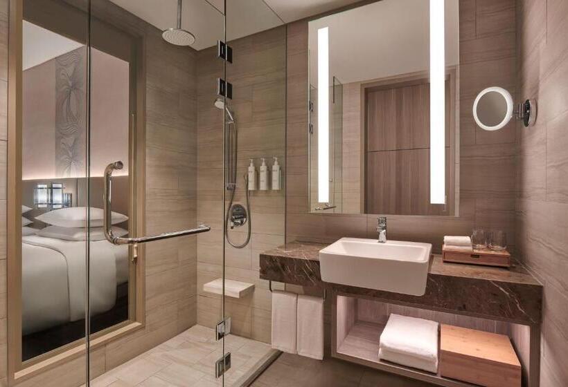 Номер Deluxe Кровать Кинг, Courtyard By Marriott Setia Alam