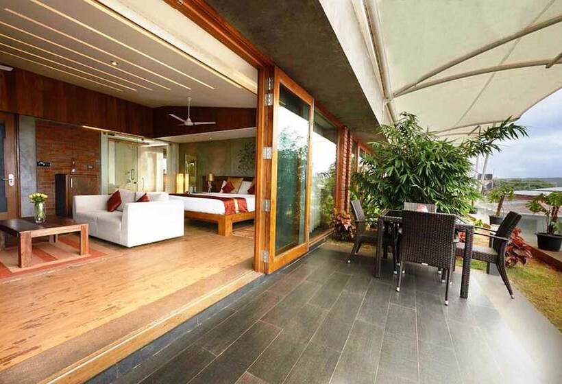 小室, Brightland Resort & Spa