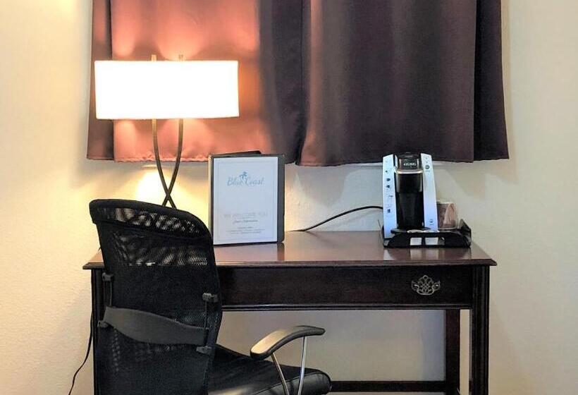 스탠다드 룸 킹사이즈 침대, Blue Coast Inn & Suites