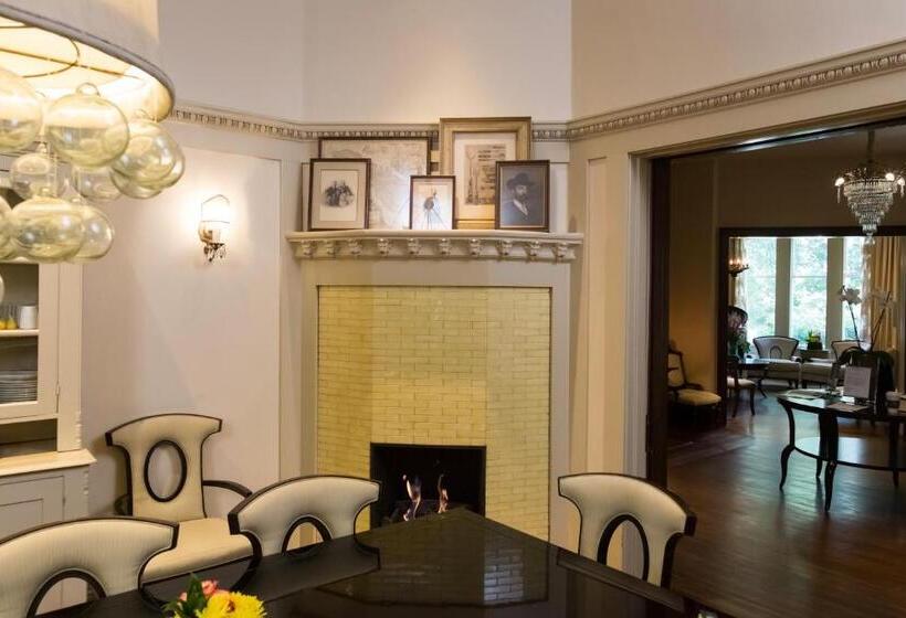 带大床的复式套间, Stonehurst Place Bed & Breakfast