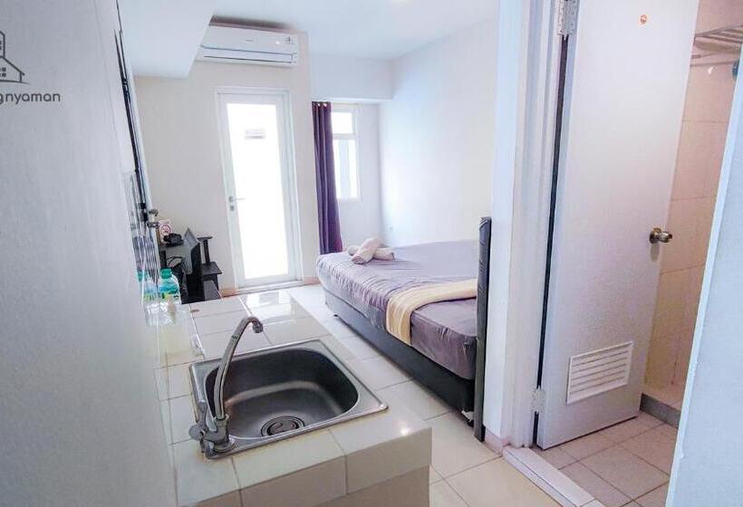 Номер Deluxe, Springlake Summarecon Bekasi Apartement By Rna