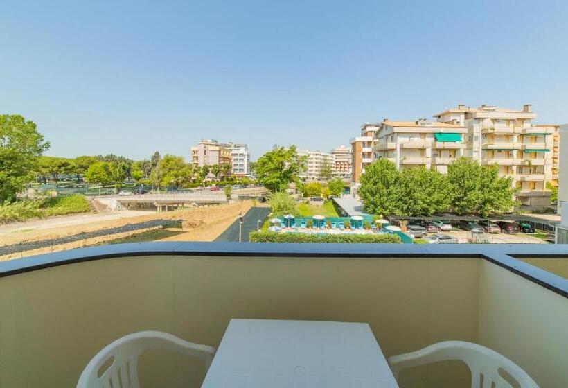 带1个卧室的带阳台的公寓, Residence Promenade