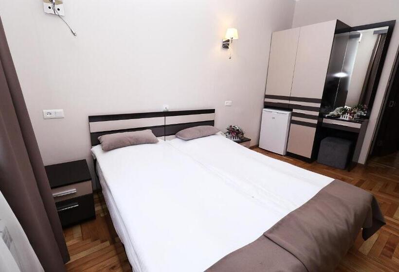 스탠다드 룸, Tigran Mets Yerevan