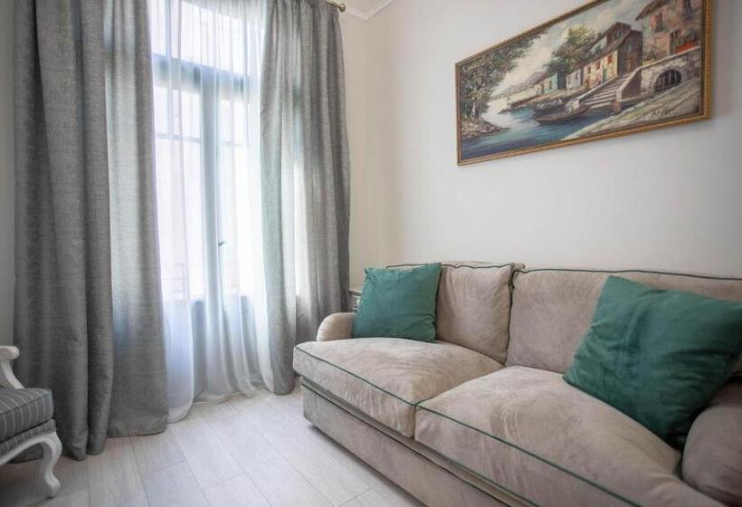 جناح مزوَّد بشرفة, Pandrosos Divine Suites