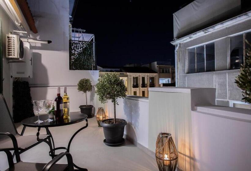 جناح مزود بتراس, Pandrosos Divine Suites