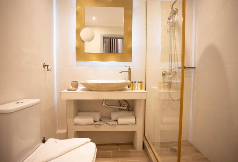 جناح مزود بتراس, Pandrosos Divine Suites