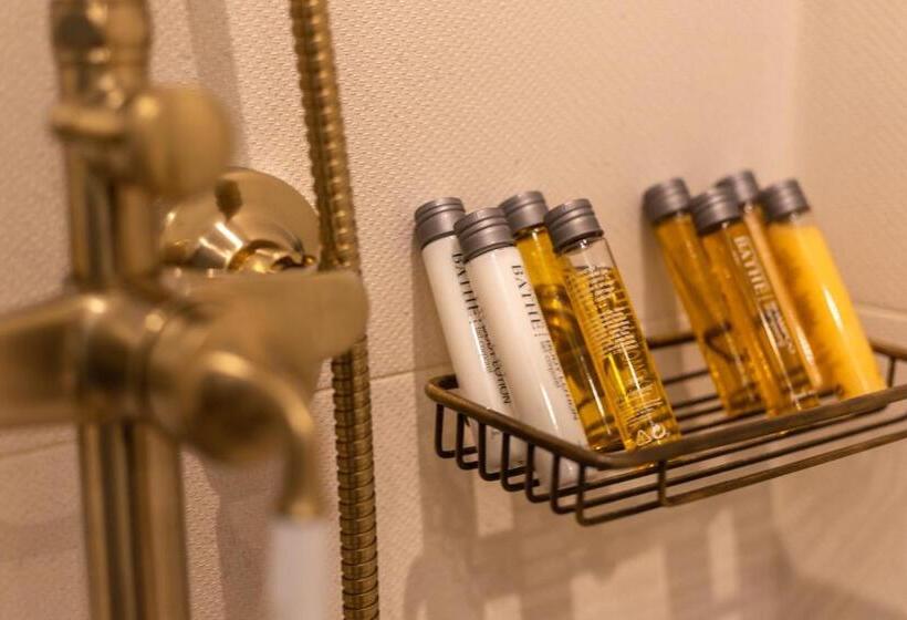 جناح ذو إطلالة, Pandrosos Divine Suites