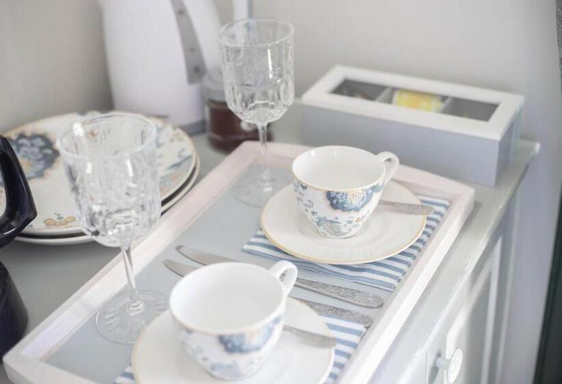 جناح ذو إطلالة, Pandrosos Divine Suites