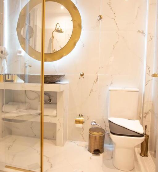 جناح ذو إطلالة, Pandrosos Divine Suites