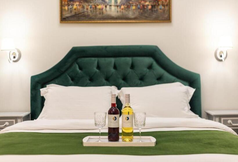 جناح مزوَّد بشرفة, Pandrosos Divine Suites