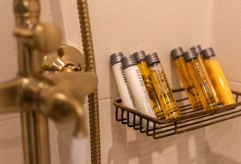 جناح مزوَّد بشرفة, Pandrosos Divine Suites