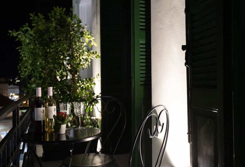 جناح مزوَّد بشرفة, Pandrosos Divine Suites