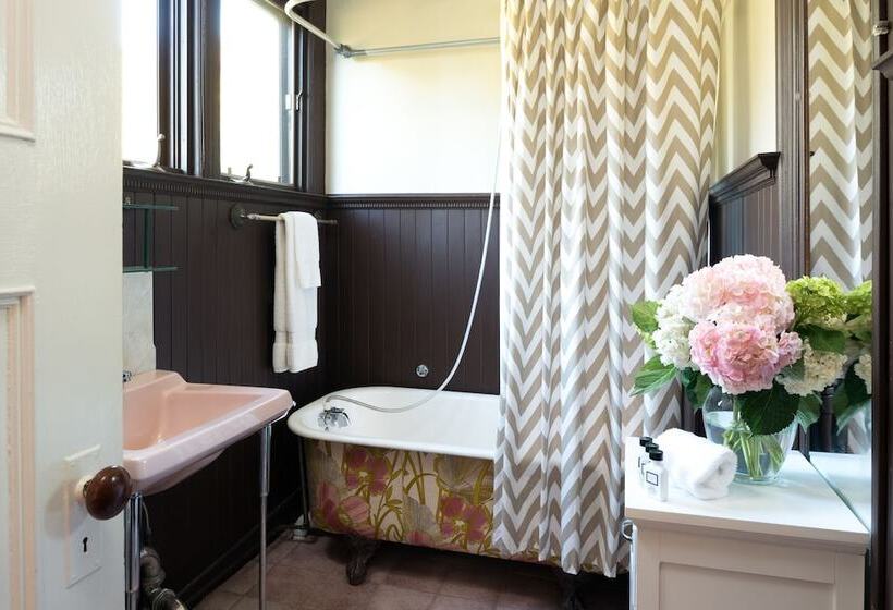 Номер Deluxe, Manor House Inn