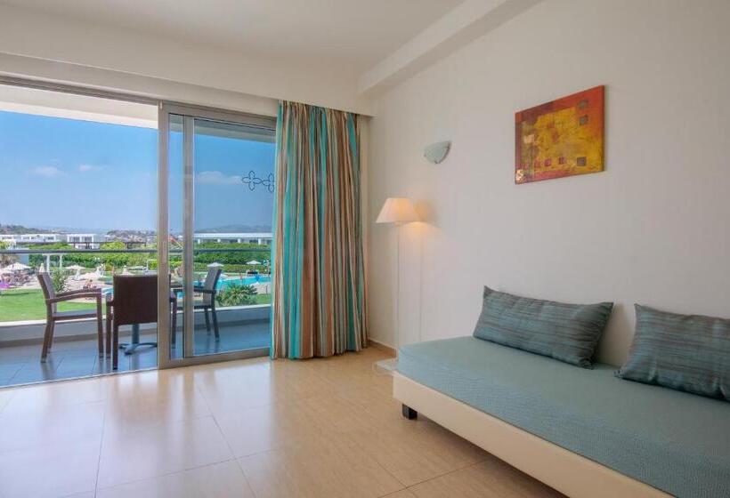 家庭间, Asterias Beach Resort
