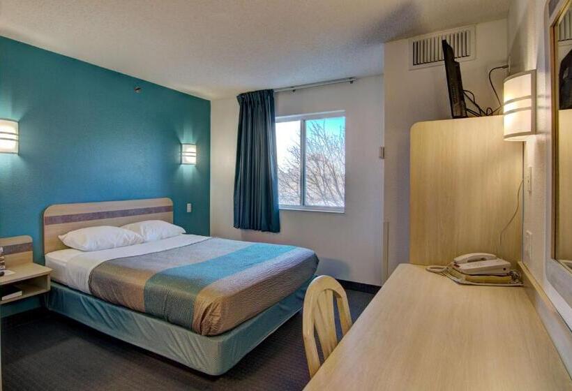 장애인을 위한 스탠다드 룸, Econo Lodge