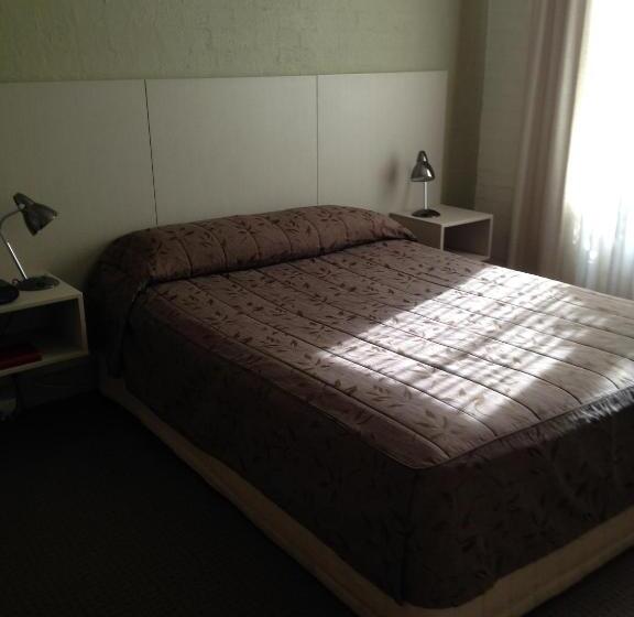 Семейный Номер, Francis Phillip Motor Inn And The Lodge
