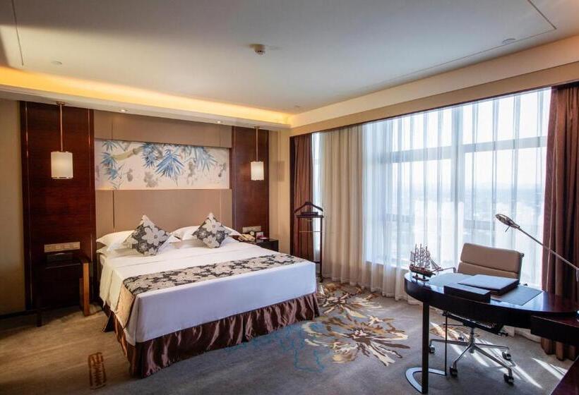 디럭스 룸 킹사이즈 침대, Ramada Yiyang Taojiang