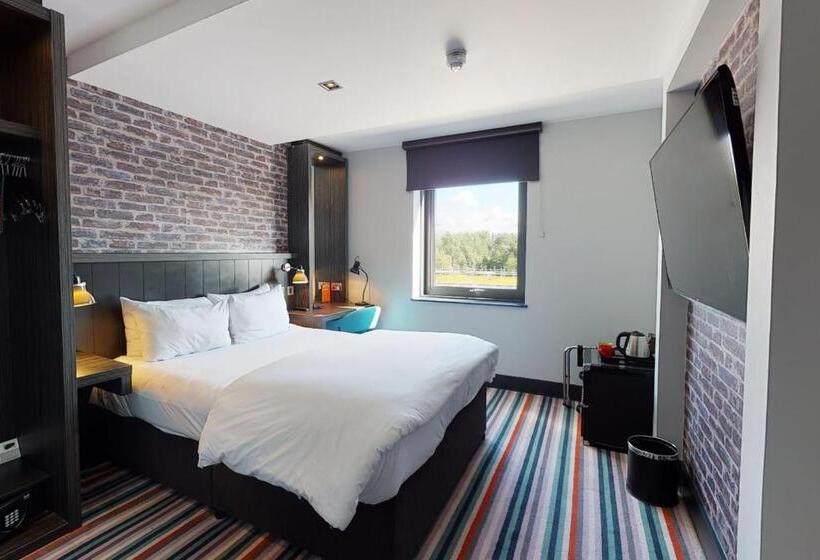 Номер Клуб, Village Hotel Glasgow